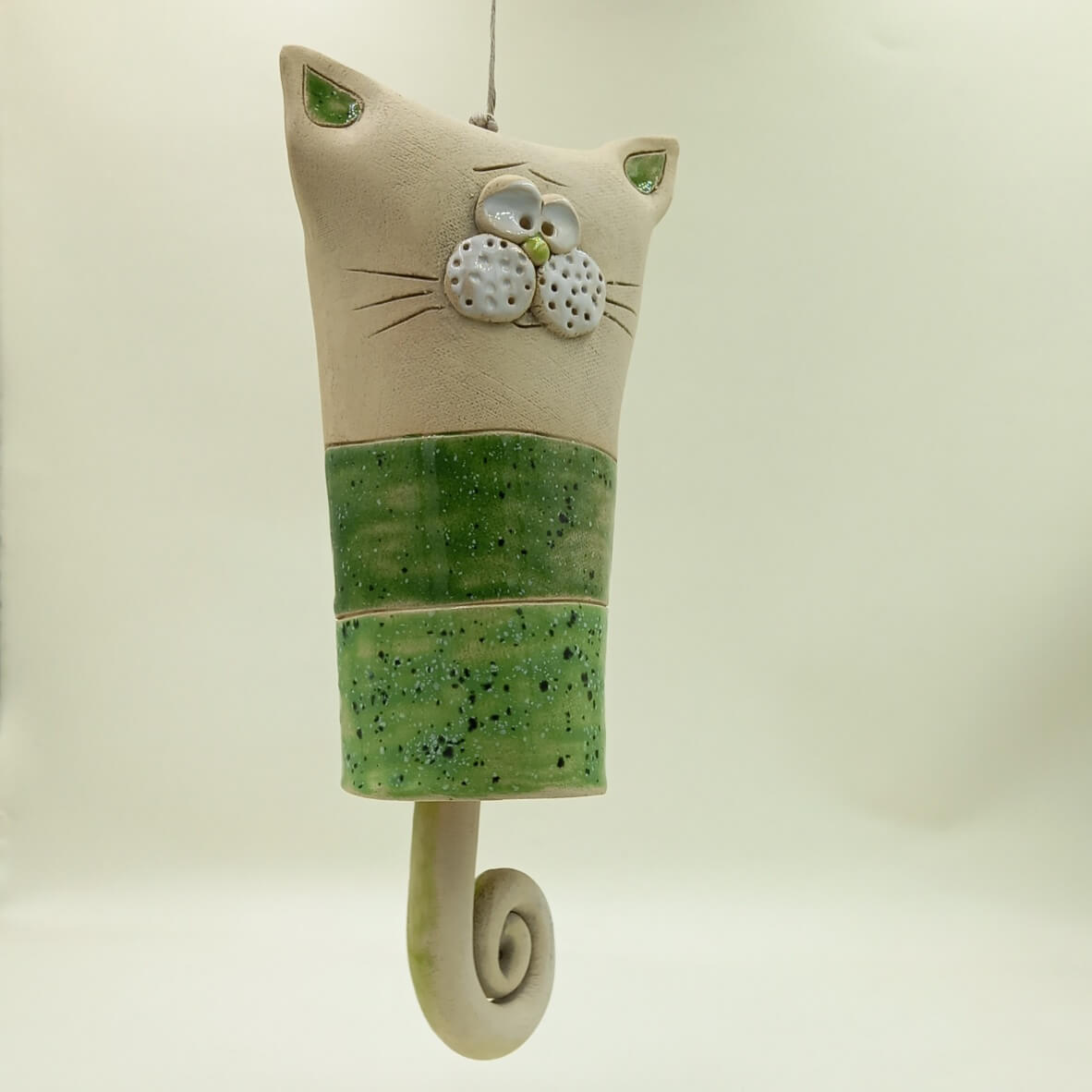 Ręcznie robiony dzwonek ceramiczny "Kot Zielony" - obrazek 2