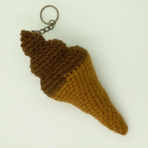 rekodzielo-brelok-szydelkowy-lod-czekoladowy 2