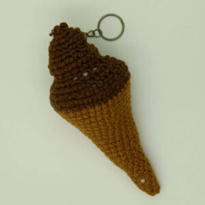 rekodzielo-brelok-szydelkowy-lod-wloski-czekoladowy