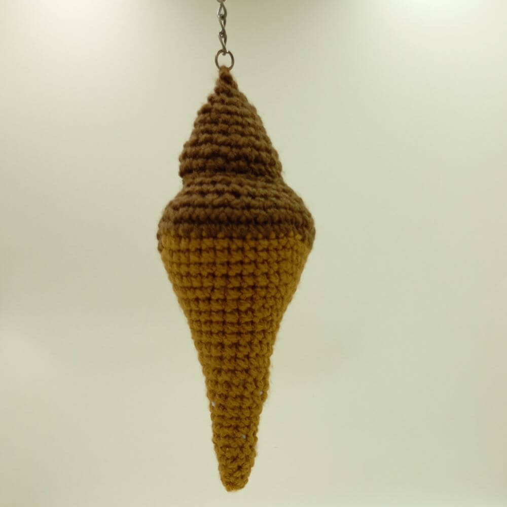 Ręcznie robiony, szydełkowy brelok "Lód włoski czekoladowy 1" - obrazek 2