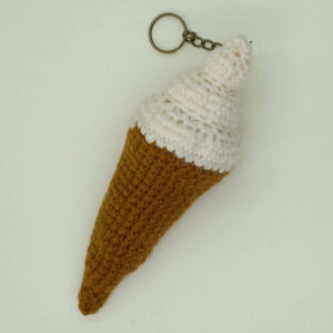 rekodzielo-brelok-szydelkowy-lod-wloski-waniliowy