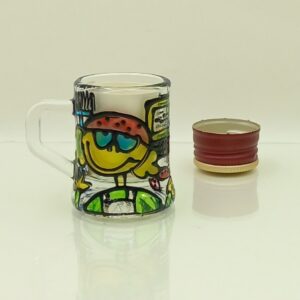 rekodzielo-kieliszek-kufelek-kobiety-pracujacej