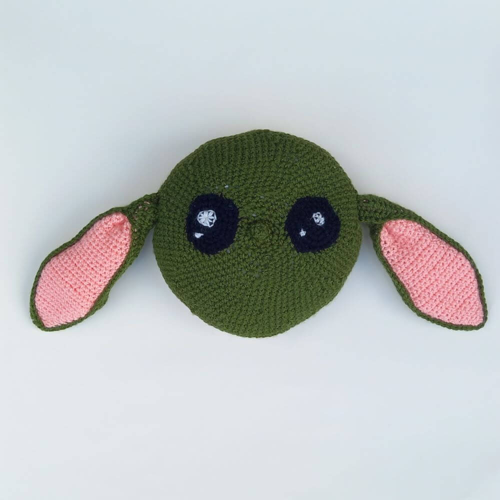 rekodzielo-poduszka-szydelkowa-baby-yoda