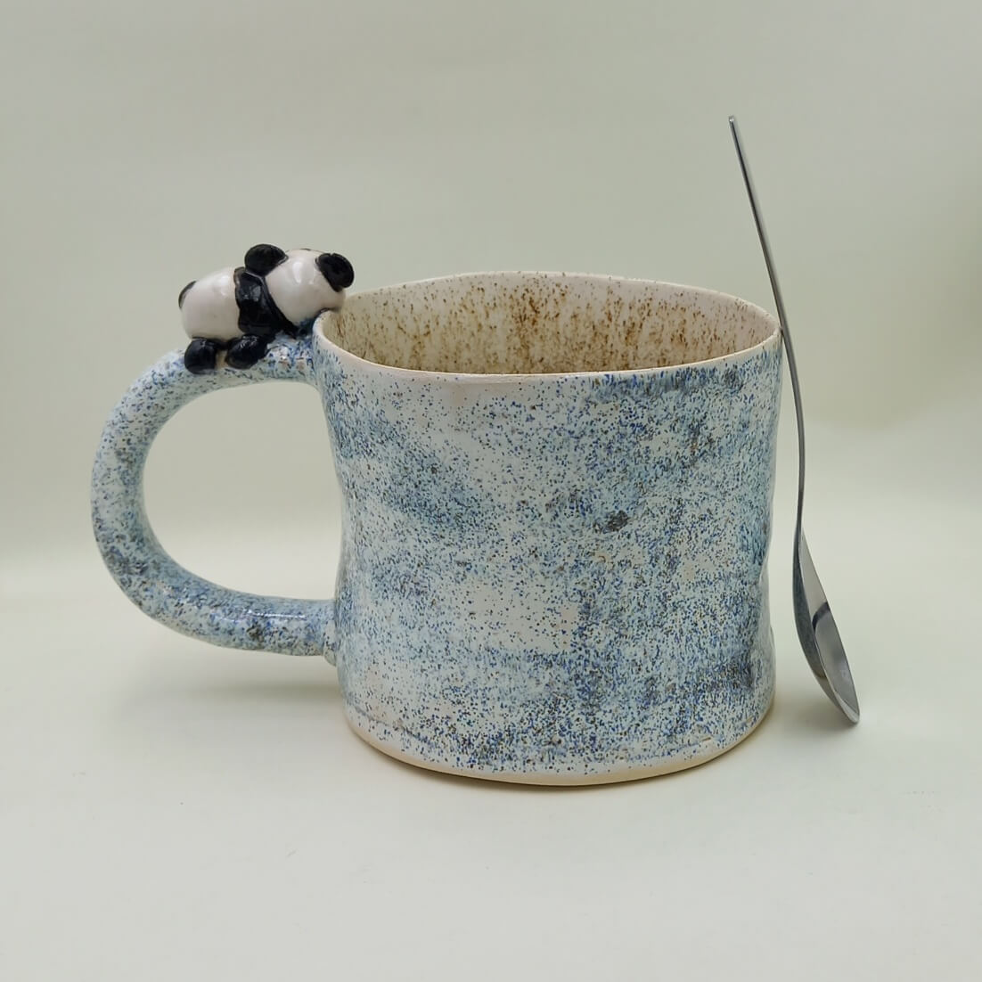 Ręcznie robiony kubek ceramiczny "Panda" - obrazek 3