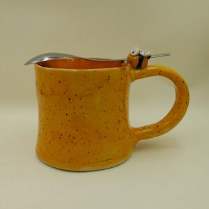 Ręcznie robiony kubek ceramiczny "Pszczółka"