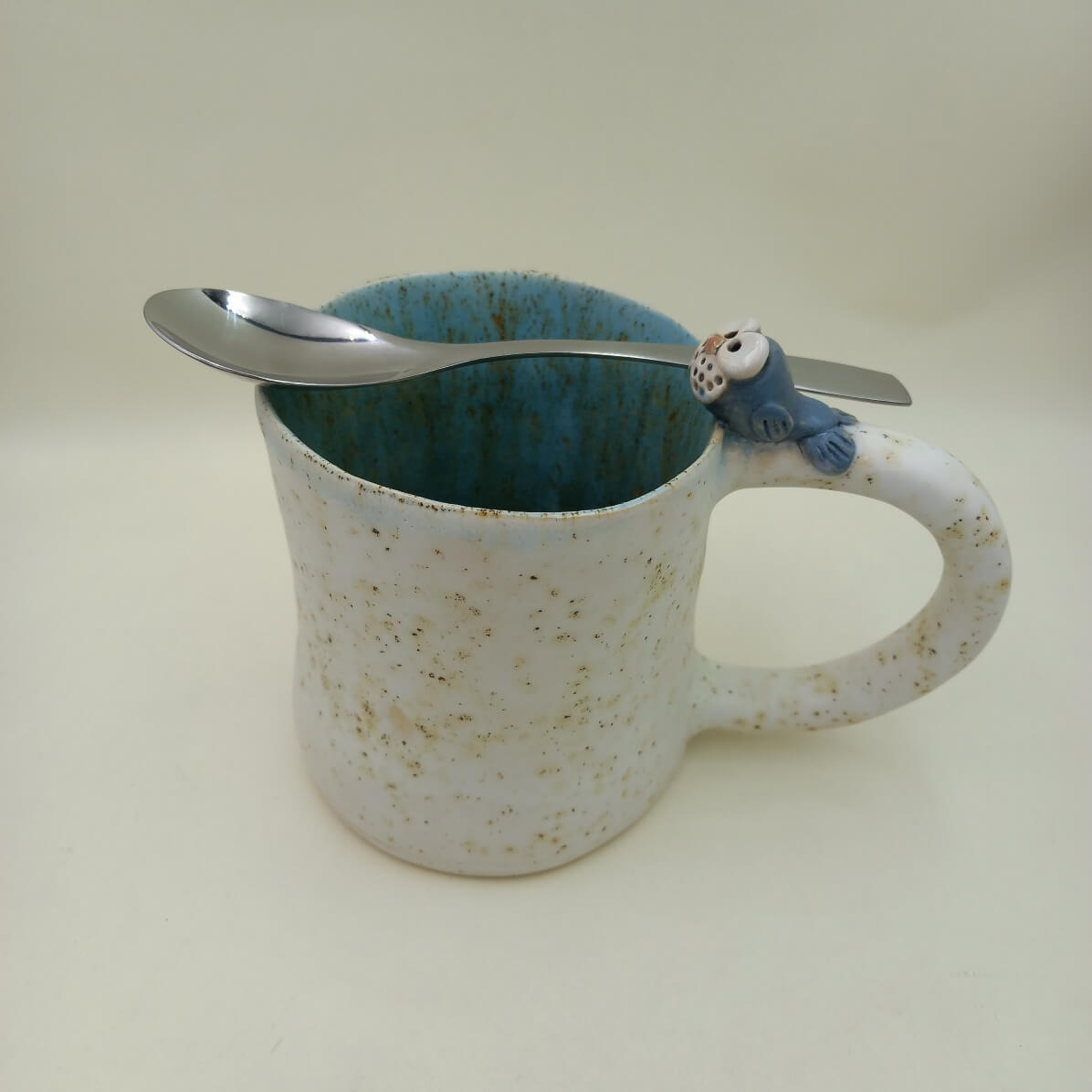 Ręcznie robiony kubek ceramiczny "Foka" - obrazek 2