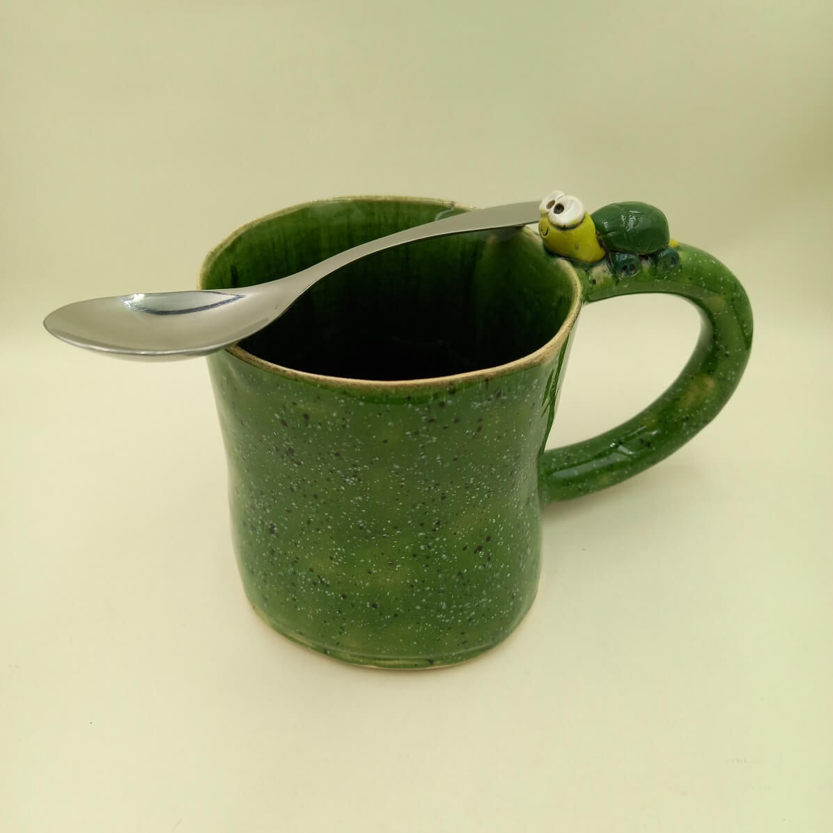 Ręcznie robiony kubek ceramiczny "Żółwik" - obrazek 2