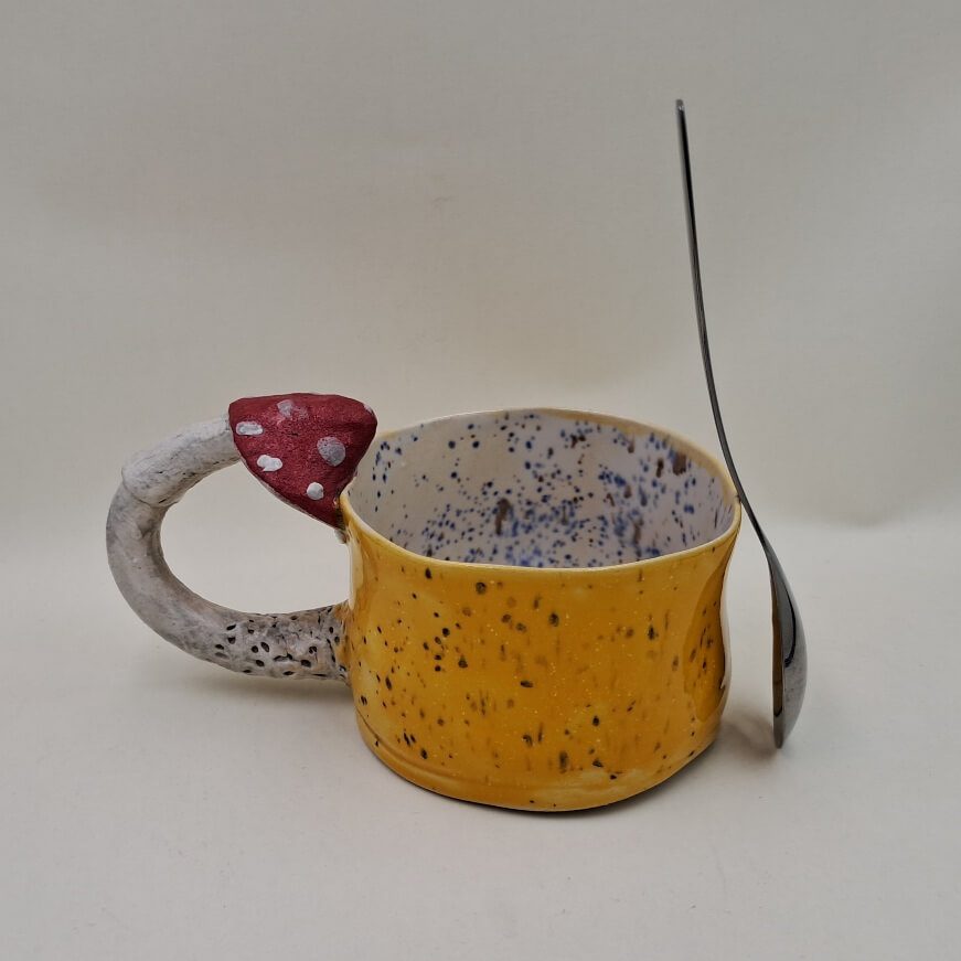 Ręcznie robiony kubek ceramiczny "Muchomor V" - obrazek 2